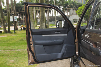 2015款小老虎2.4T手动精英版大双排4D25