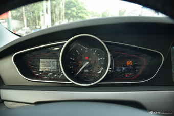 2014款荣威550S 1.8L自动智选版 温莎白