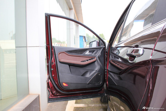 2017款宝骏560 1.5T DCT尊享型