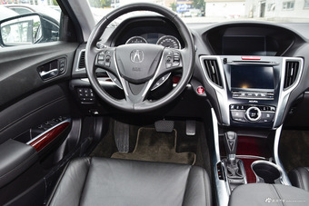 2015款讴歌TLX 2.4L自动豪华版