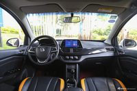 2016款宝骏310 1.2L手动豪华型