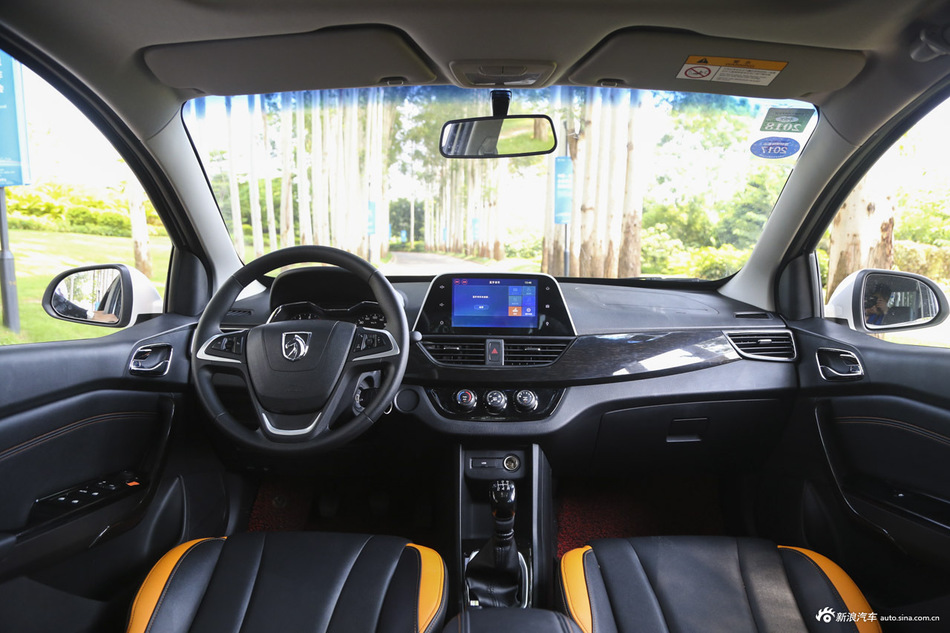 2016款宝骏310 1.2L手动豪华型