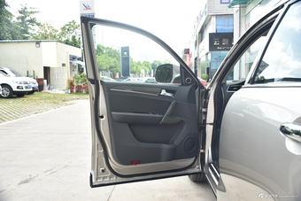 2015款众泰T600 1.5T手动尊贵型 典雅金