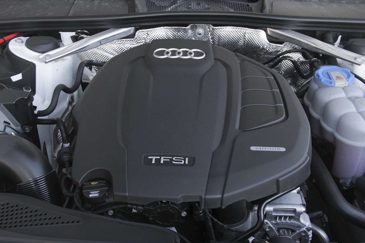 2017款奥迪A4L 2.0T自动45TFSI quattro运动型