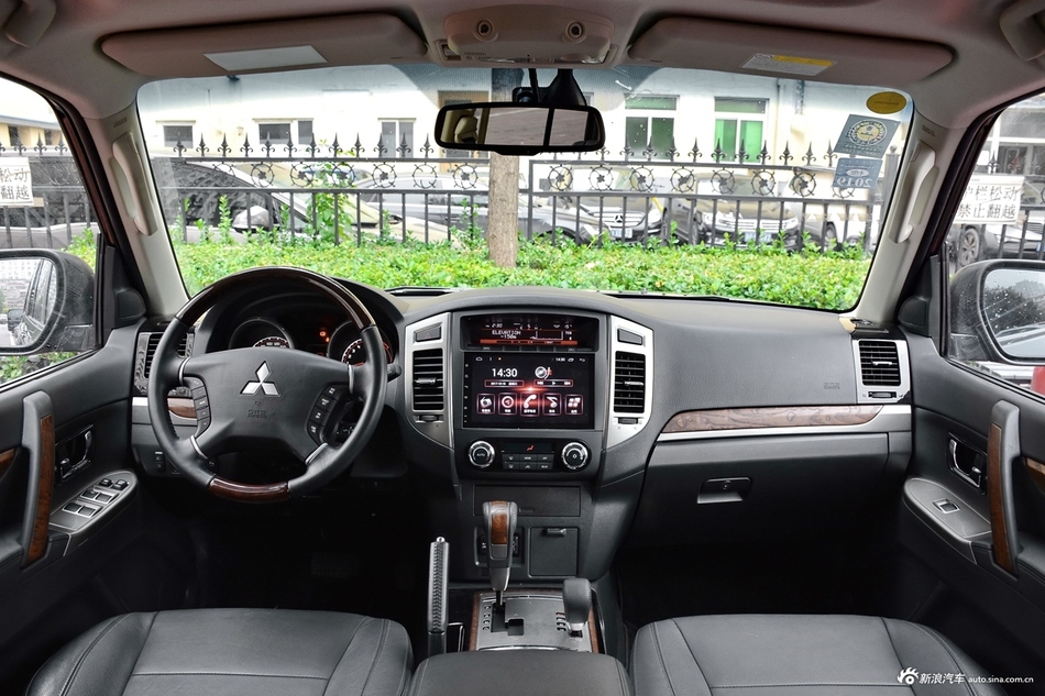 2018款帕杰罗3.0L自动尊贵版