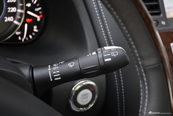 2017款英菲尼迪QX80 5.6L自动中东版