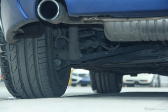 2017款宝马1系120i自动设计套装型 