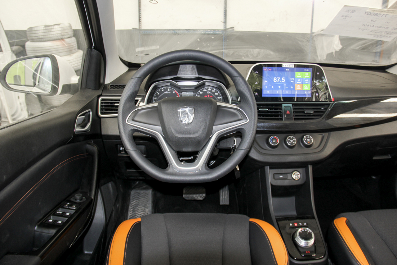 2017款宝骏310 1.5L自动舒适型