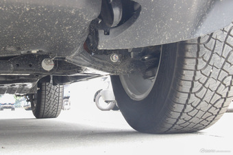 2016款撼路者2.0T自动两驱豪华版汽油 珠光白