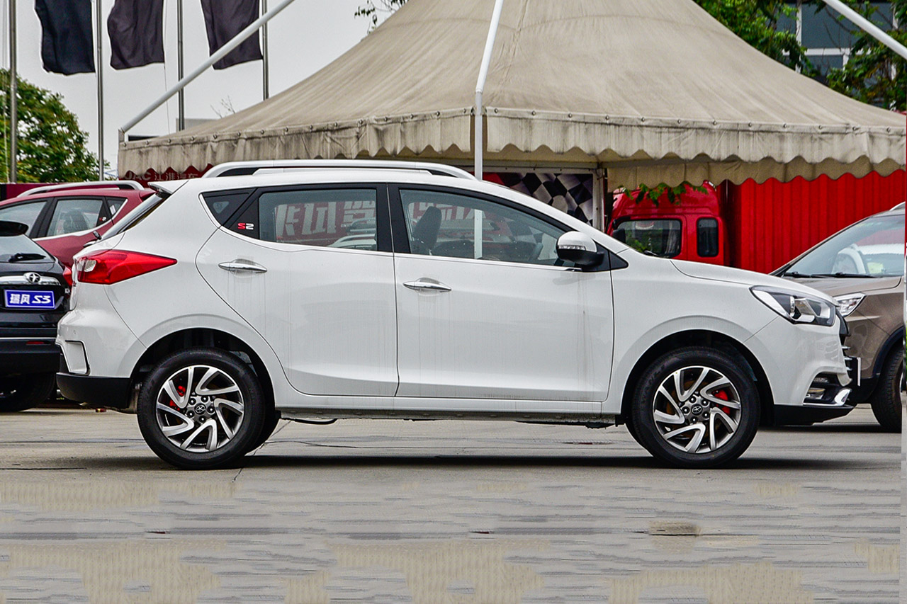 2016款瑞风S2 1.5L手动豪华智能型双色版