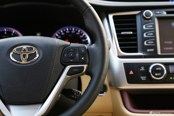 2017款汉兰达2.0T自动四驱至尊版7座