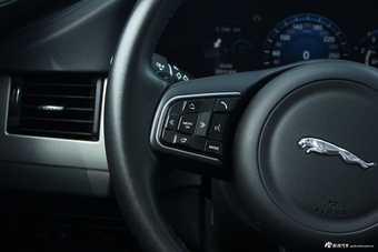 2017款捷豹XFL 2.0T自动240PS尊享版