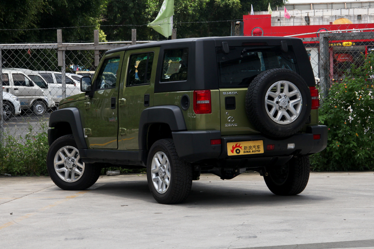 2016款北京BJ40L 2.3T自动两驱尊贵版