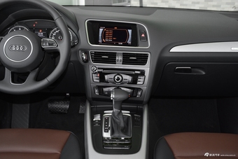 2018款奥迪Q5 Plus 2.0T自动40TFSI进取型典藏版