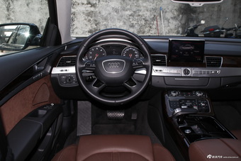 2016款奥迪A8L 3.0T自动45TFSI quattro时尚型