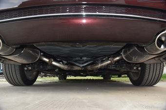 2016款众泰Z700 1.8T自动DCT豪华型 宝石红