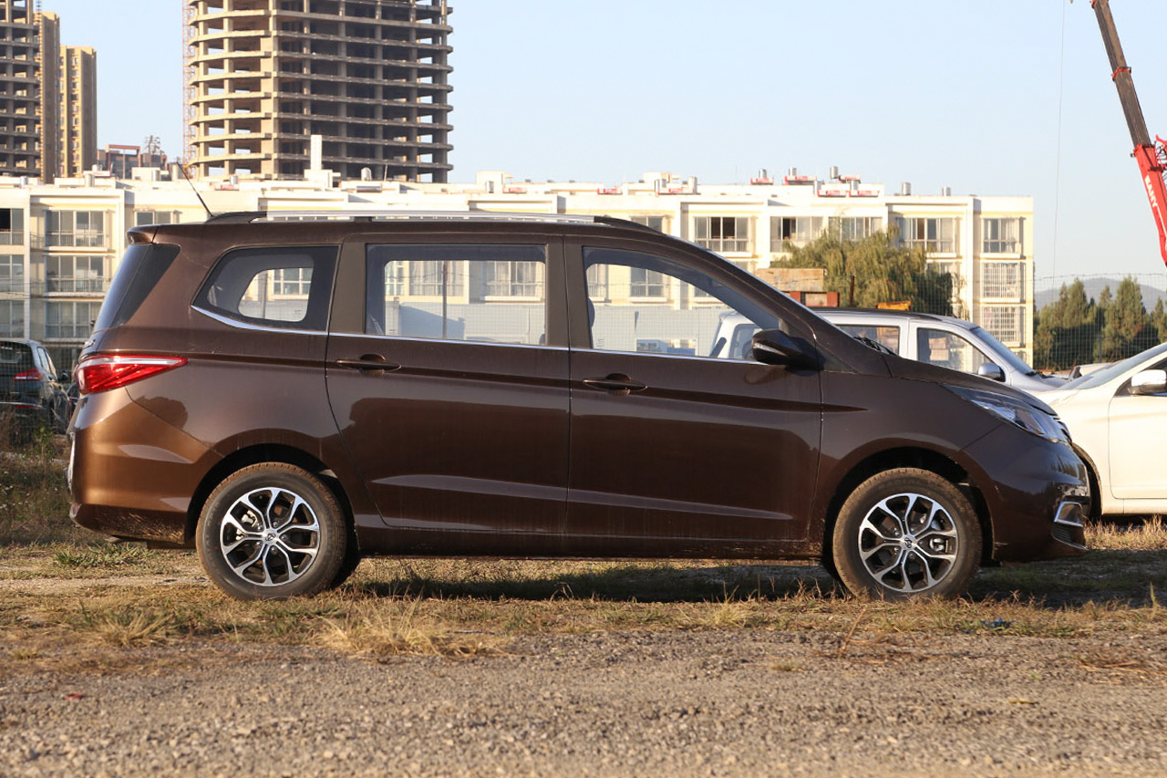 2016款长安欧尚1.5L手动豪华型