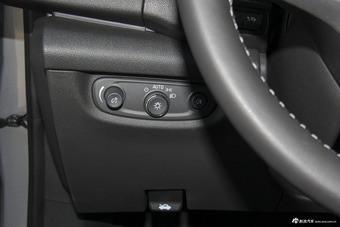 2017款君威2.0T自动尊享型28T