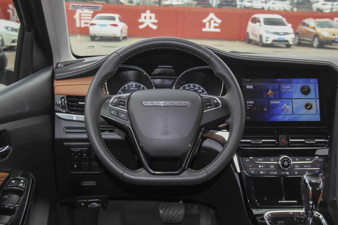 2018款启辰T70 2.0L自动睿享运动版