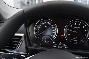 2018款宝马1系118i自动设计套装型