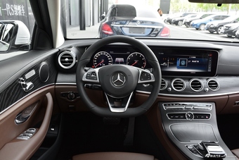 2018款奔驰E级改款2.0T自动 200L 运动型