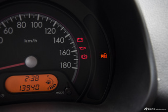 2013款奥拓1.0L手动豪华型 海沙蓝