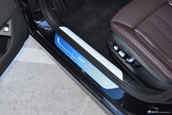 2018款宝马7系730Li 2.0T自动尊享型卓越套装