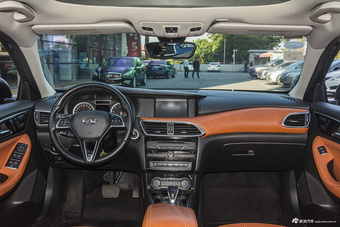 2017款英菲尼迪QX30 2.0T自动四驱极限版图片