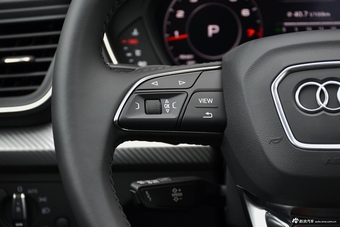 2018款奥迪Q5L 2.0T自动45 TFSI尊享时尚型