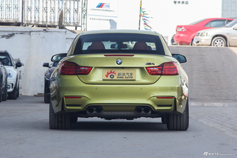 2017款宝马M4自动双门轿跑车