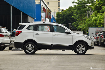 2016款北汽幻速S3 1.5L手动舒适型 朱鹭白