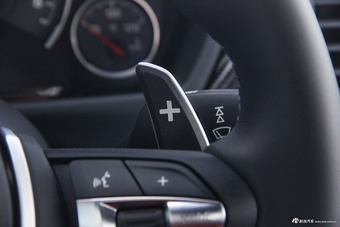 2017款宝马M4自动双门轿跑车