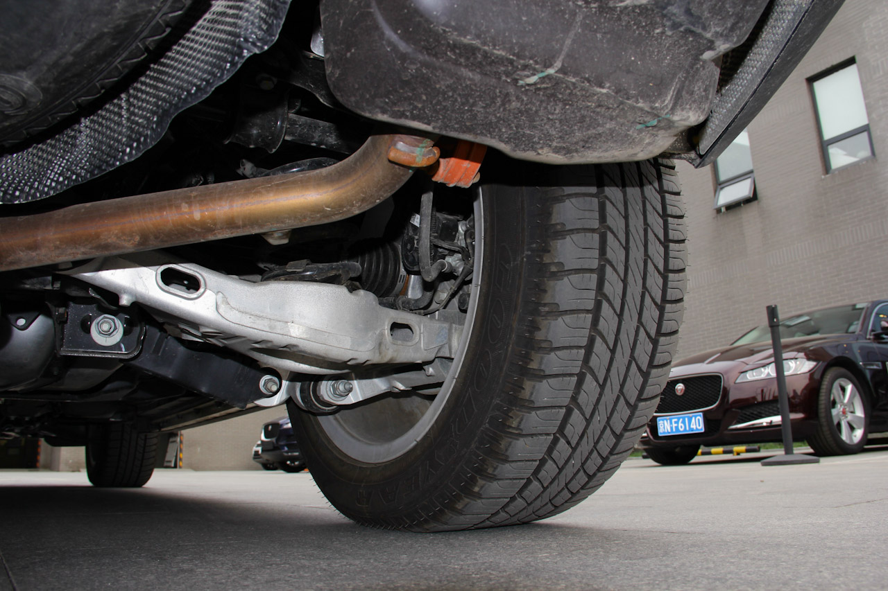 2016款发现神行2.0T自动HSE版