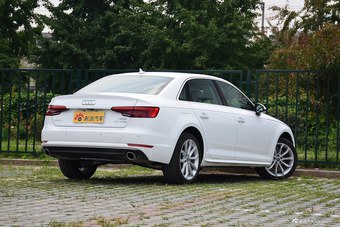 2017款奥迪A4L 2.0T自动40TFSI风尚型