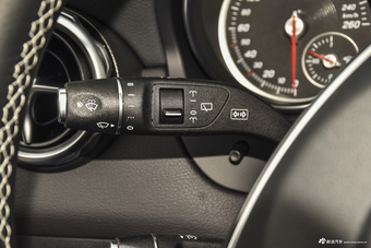 2017款奔驰GLA级 GLA200 1.6T自动时尚型