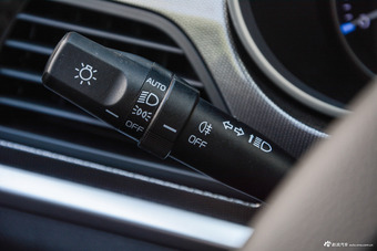 2017款吉利帝豪1.5L自动三厢百万款向上互联版