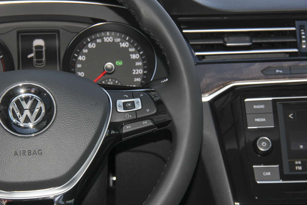 2018款迈腾改款2.0T自动380TSI DSG豪华型