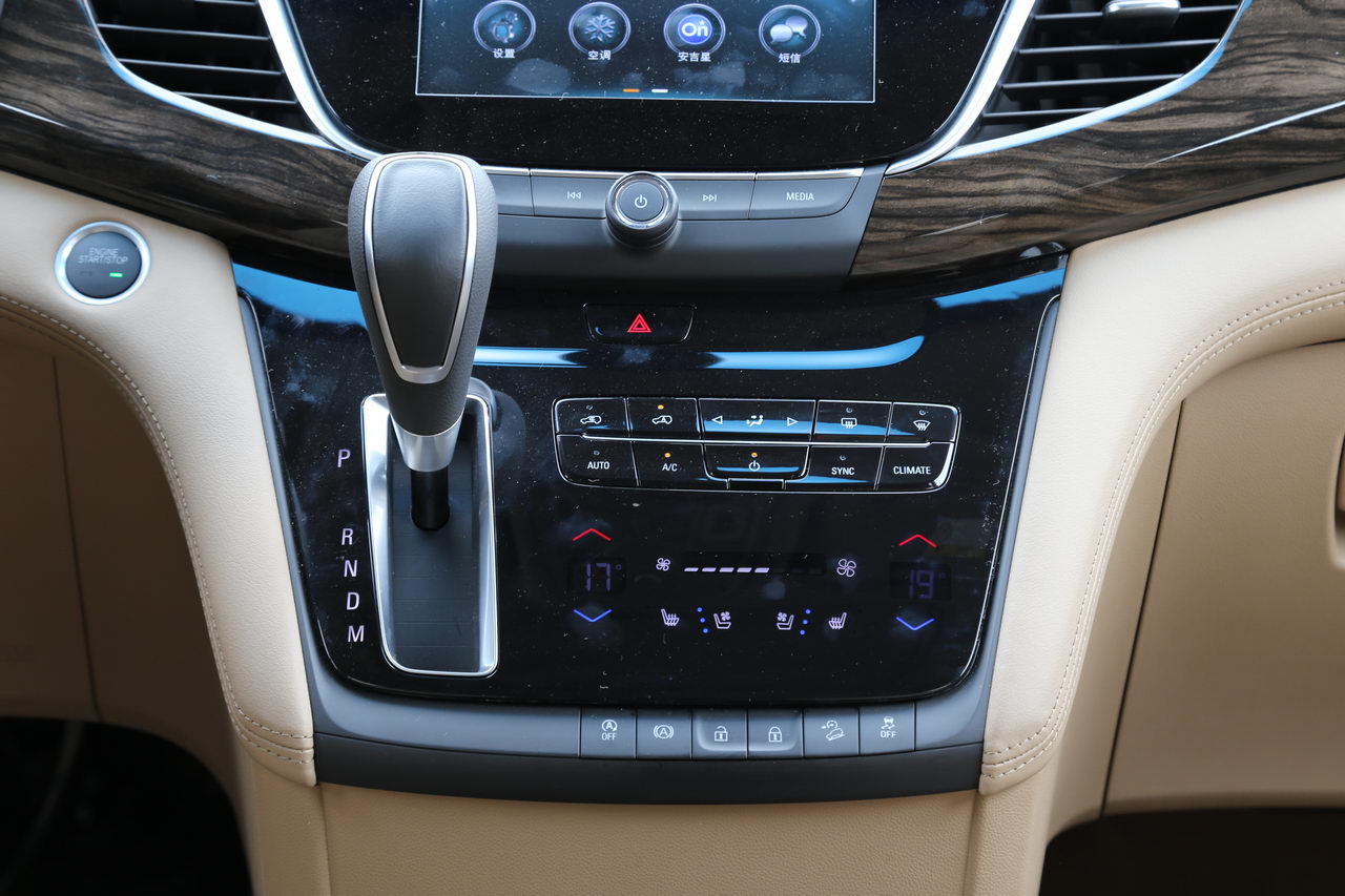 2017款GL8 2.0T自动旗舰版