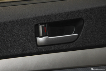 2015款小老虎2.4T手动精英版大双排4D25