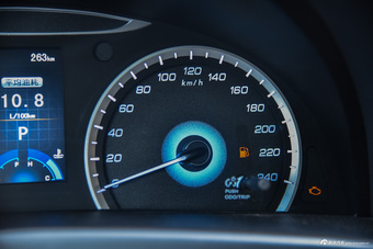 2014款长安 睿骋  1.8T自动尊贵周年版国IV  闪光泰晤士灰 封面 闪光水晶灰