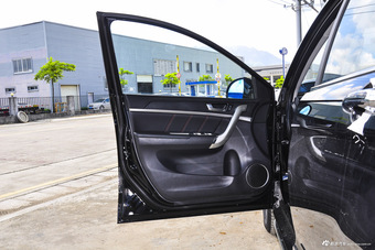 2016款哈弗H6升级版1.5T自动两驱尊贵型