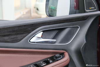 2017款宝骏560 1.5T DCT尊享型