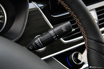 2017款宝骏560 1.5T DCT尊享型