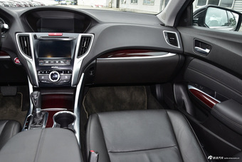 2015款讴歌TLX 2.4L自动豪华版