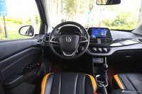 2016款宝骏310 1.2L手动豪华型