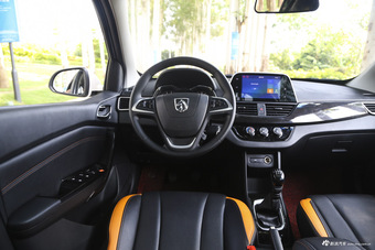 2016款宝骏310 1.2L手动豪华型