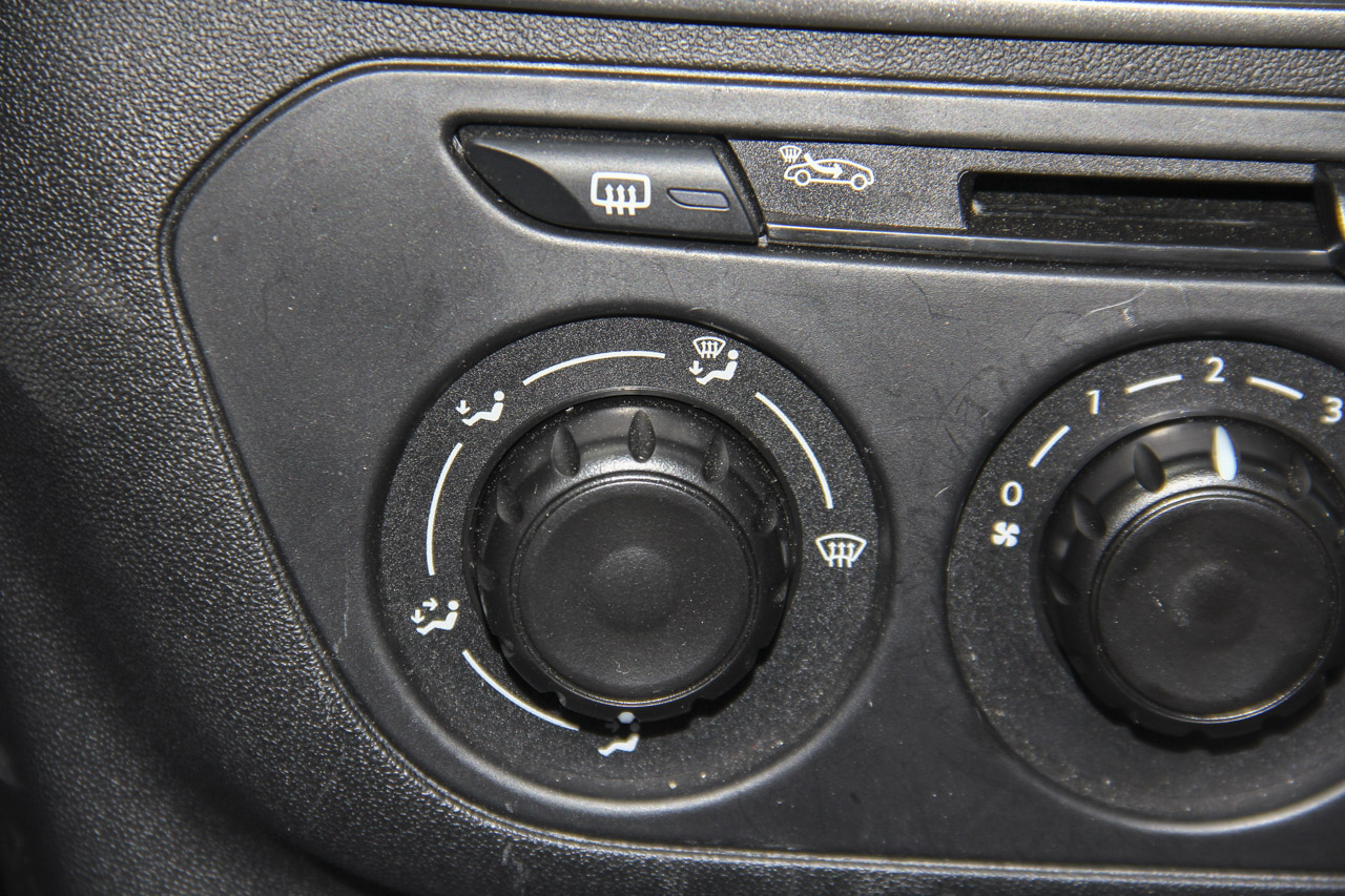 2016款全新爱丽舍1.6L自动舒适型