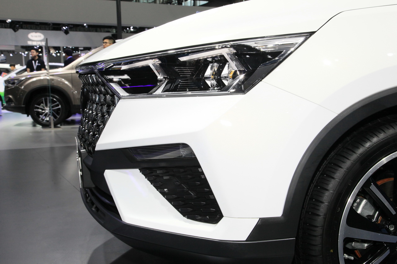 2018广州车展实拍：奔腾T77