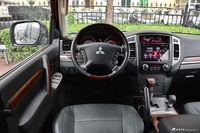 2018款帕杰罗3.0L自动尊贵版