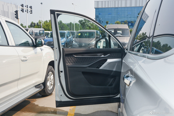 2017上汽大通D90 2.0T自动四驱北极星